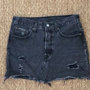 High rise black denim Levi’s skirt